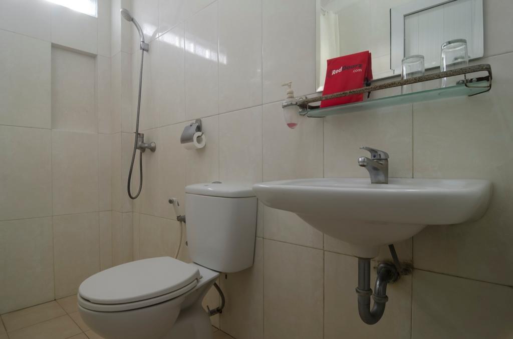 Reddoorz @ Rejosari Hotel Semarang Bagian luar foto